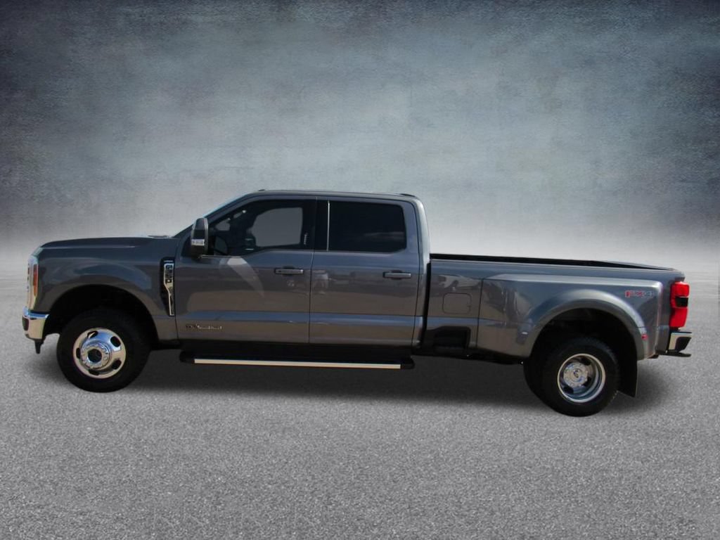 Used 2023 Ford F350 Lariat w/ FX4 Off-Road Package AWD/4WD video 3