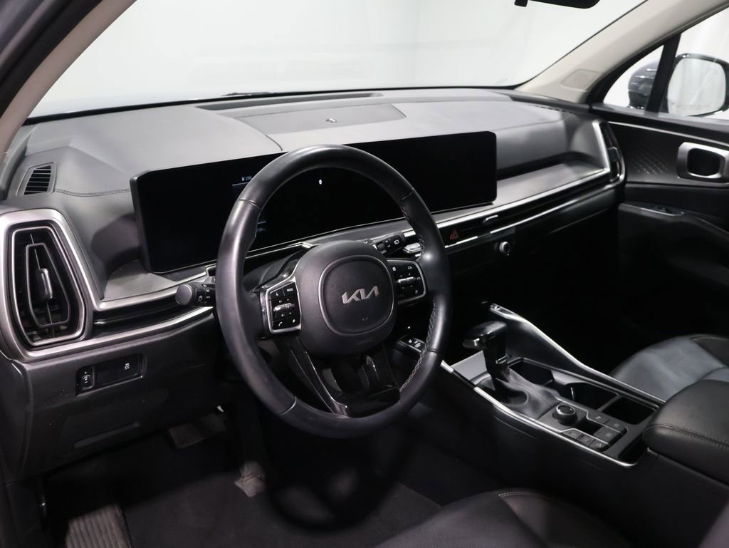 Used 2024 Kia Sorento S image 14