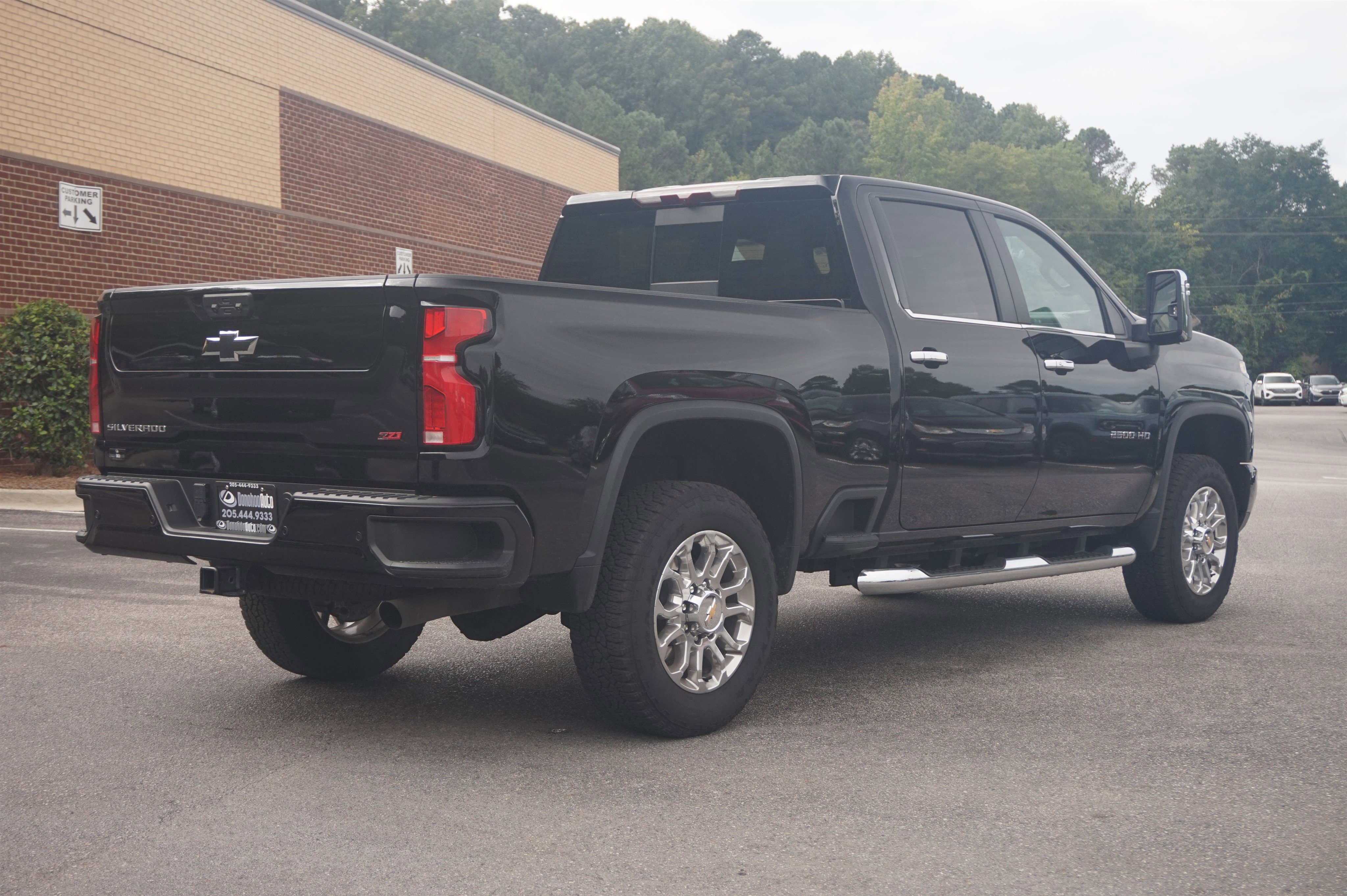 Used 2025 Chevrolet Silverado 2500 LT w/ Z71 Chrome Sport Edition image 9