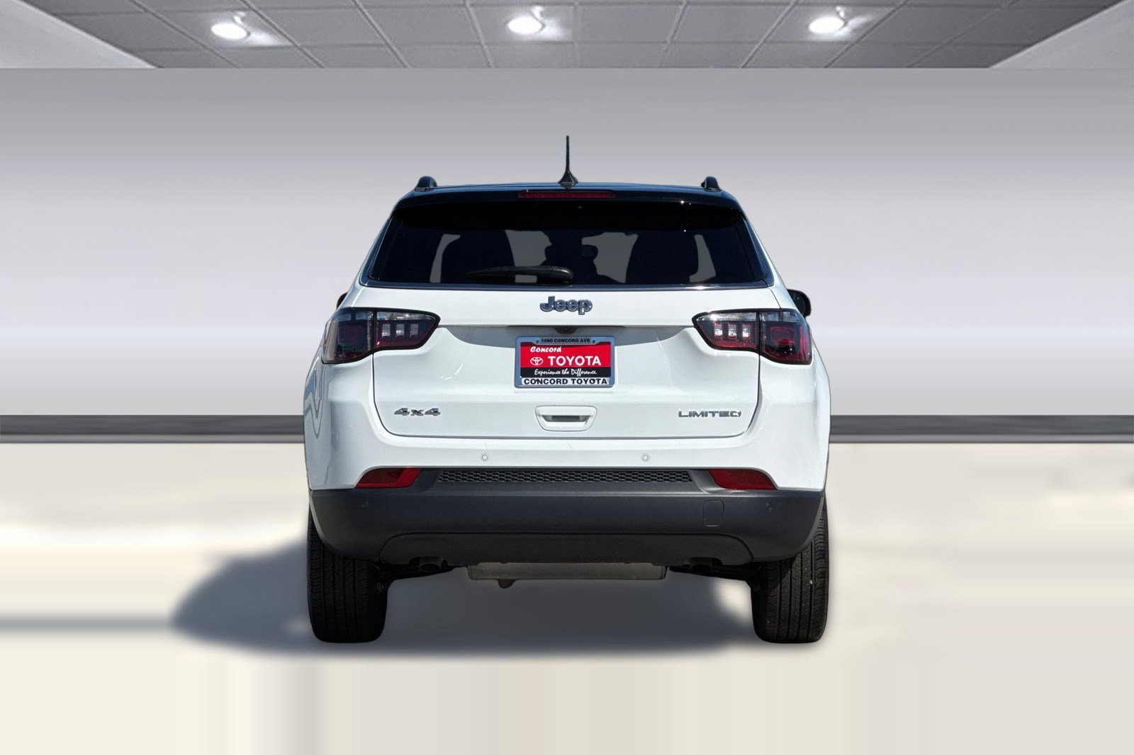 Used 2025 Jeep Compass Limited AWD/4WD image 9