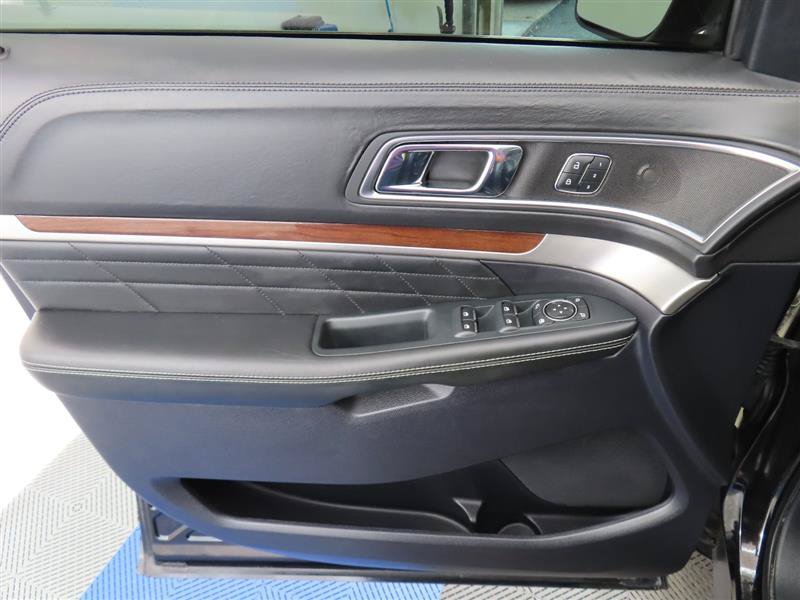 Used 2019 Ford Explorer Platinum AWD/4WD image 18