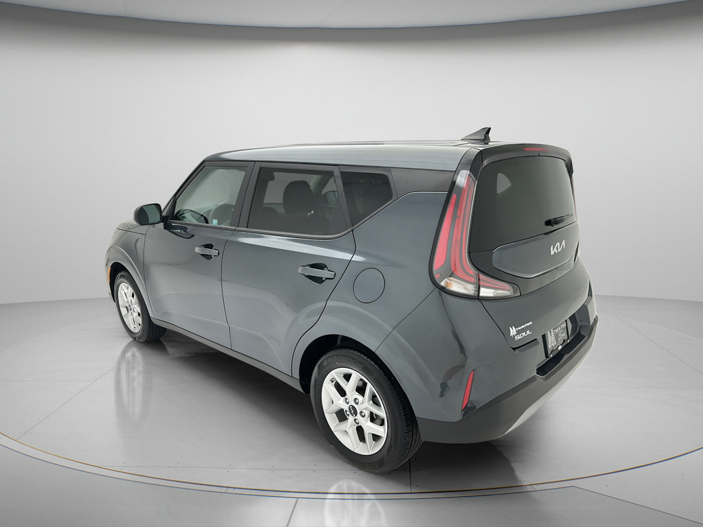 Used 2025 Kia Soul LX w/ LX Technology Package FWD image 4