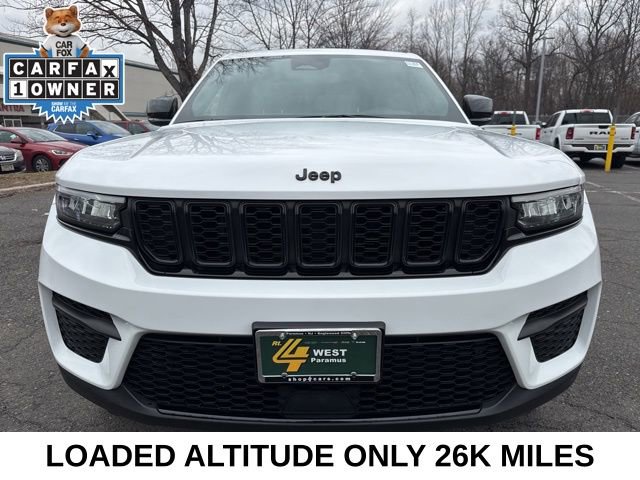 Used 2023 Jeep Grand Cherokee Altitude image 2