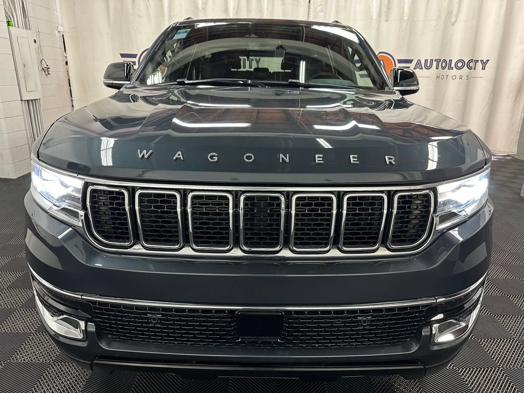 Used 2025 Jeep Wagoneer 4WD w/ Premium Group I image 3