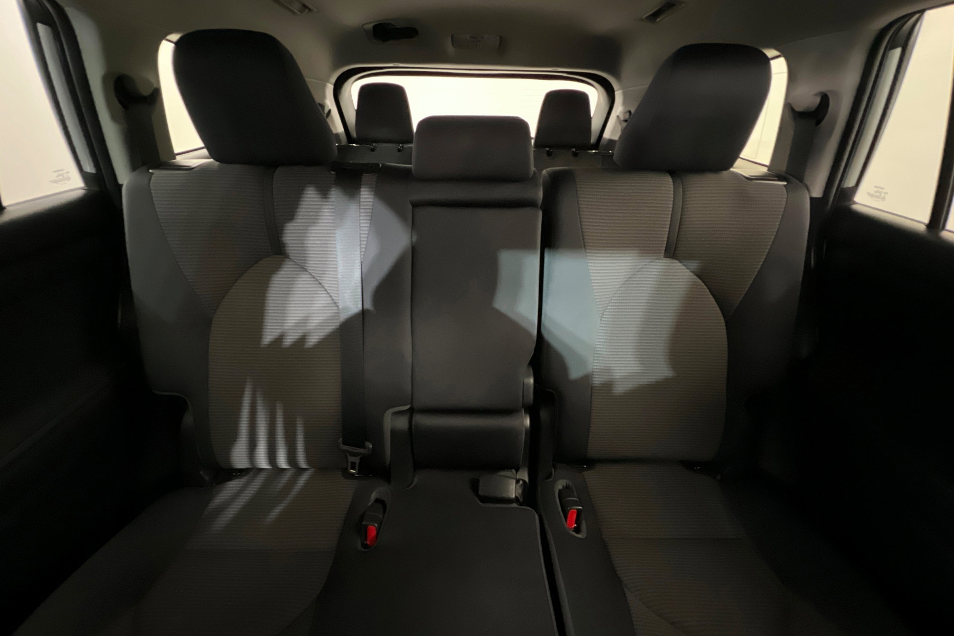 Used 2022 Toyota Highlander LE image 28