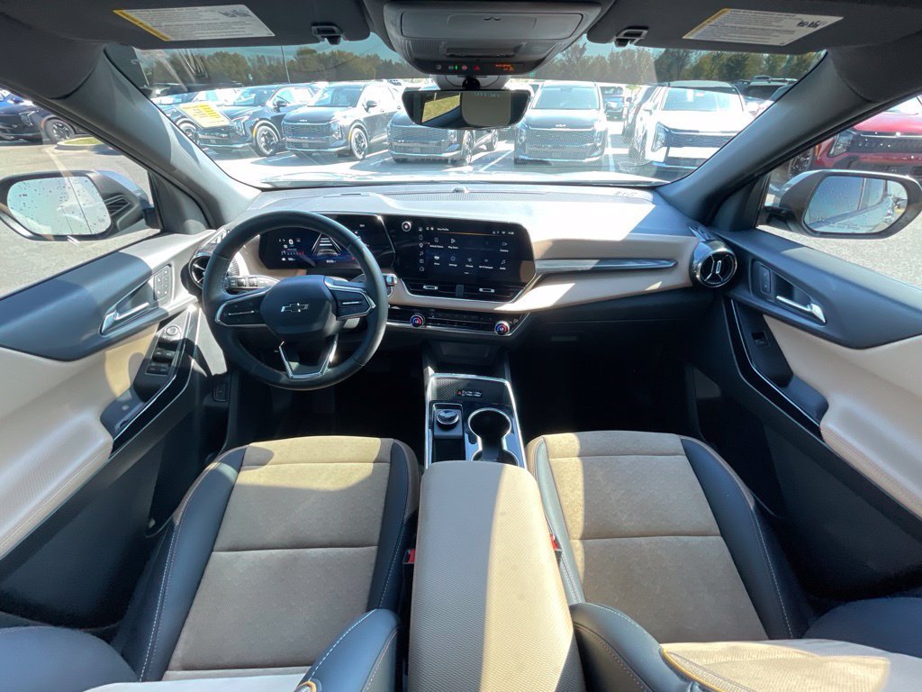 Used 2025 Chevrolet Equinox ACTIV w/ Safety and Technology Package FWD image 20