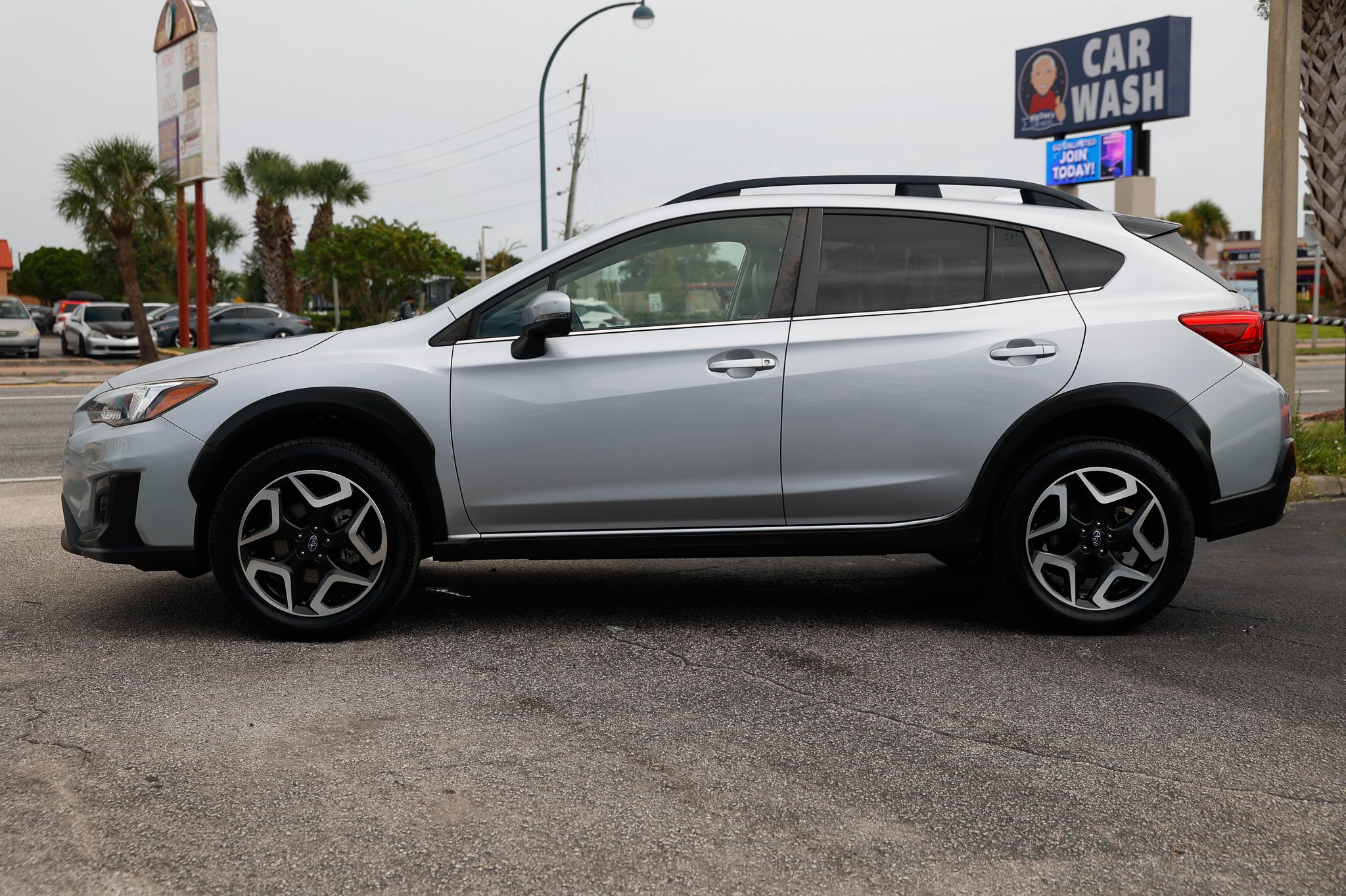 Used 2019 Subaru Crosstrek 2.0i Limited w/ Moonroof Package AWD/4WD image 4
