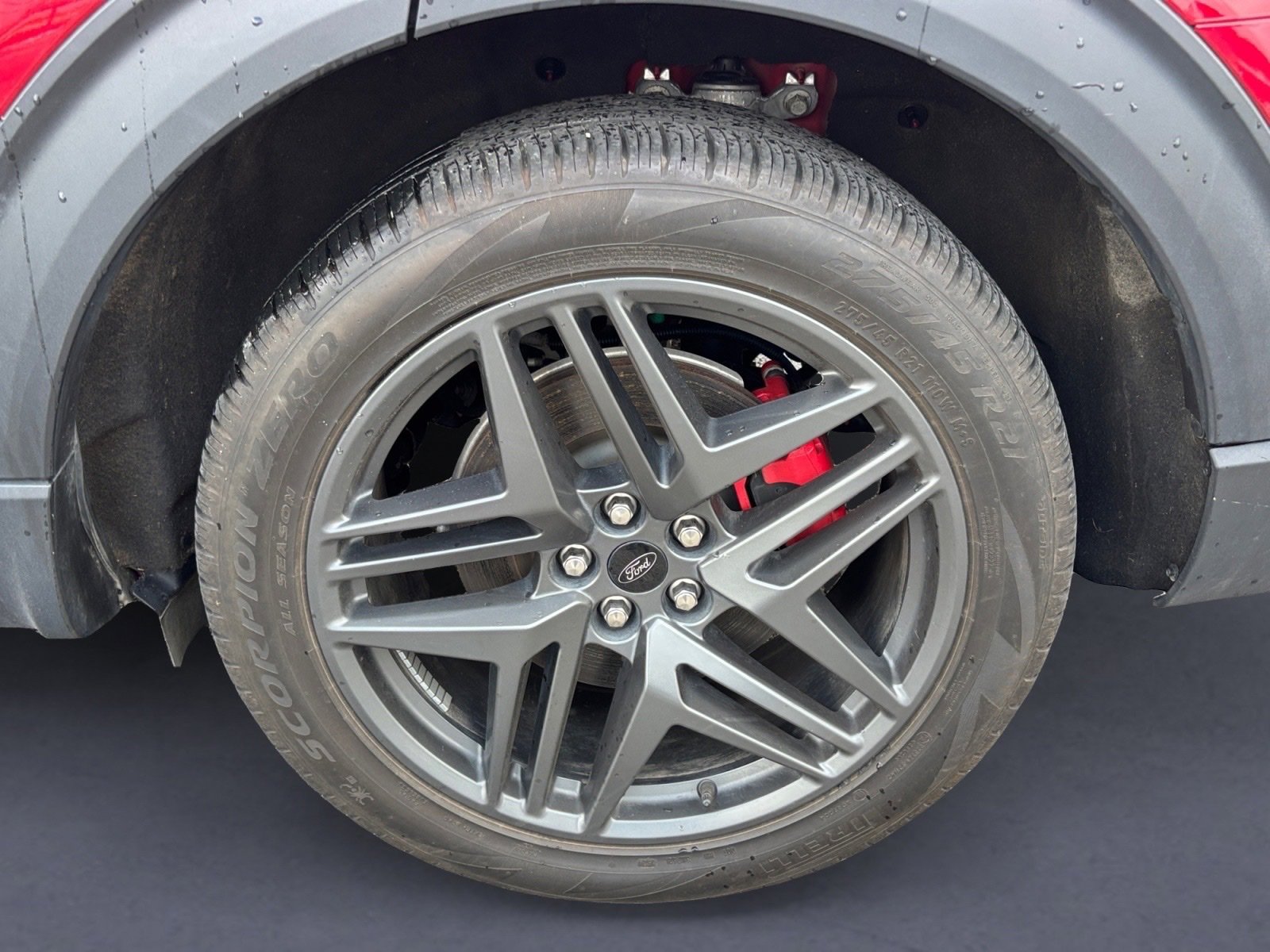 Used 2025 Ford Explorer ST image 3