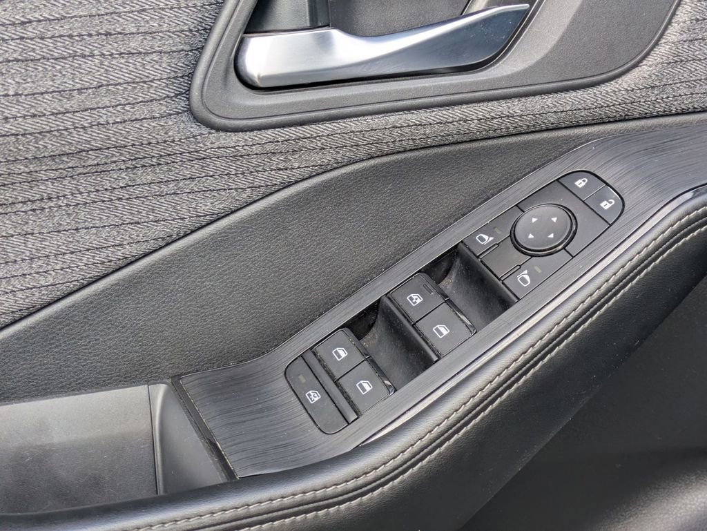 Used 2023 Nissan Rogue SV FWD image 12