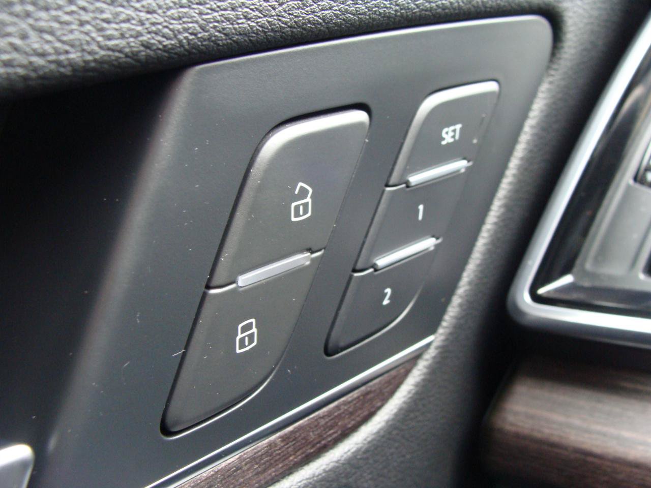 Used 2021 Audi Q5 e Premium Plus w/ Premium Plus Package AWD/4WD image 34