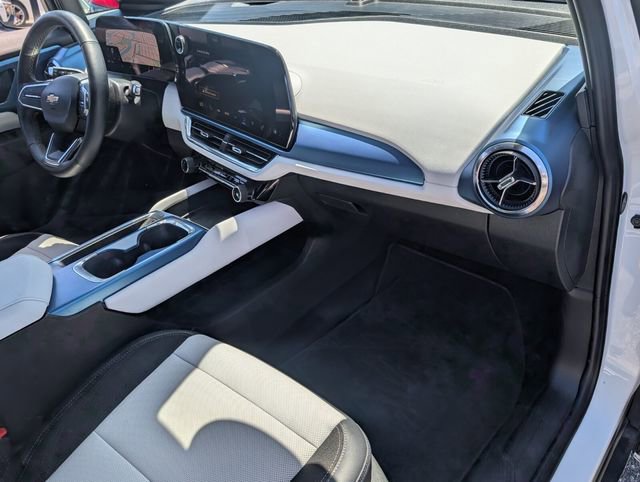 Used 2025 Chevrolet Equinox EV LT FWD image 16
