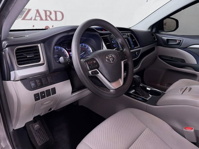 Used 2019 Toyota Highlander LE FWD image 11