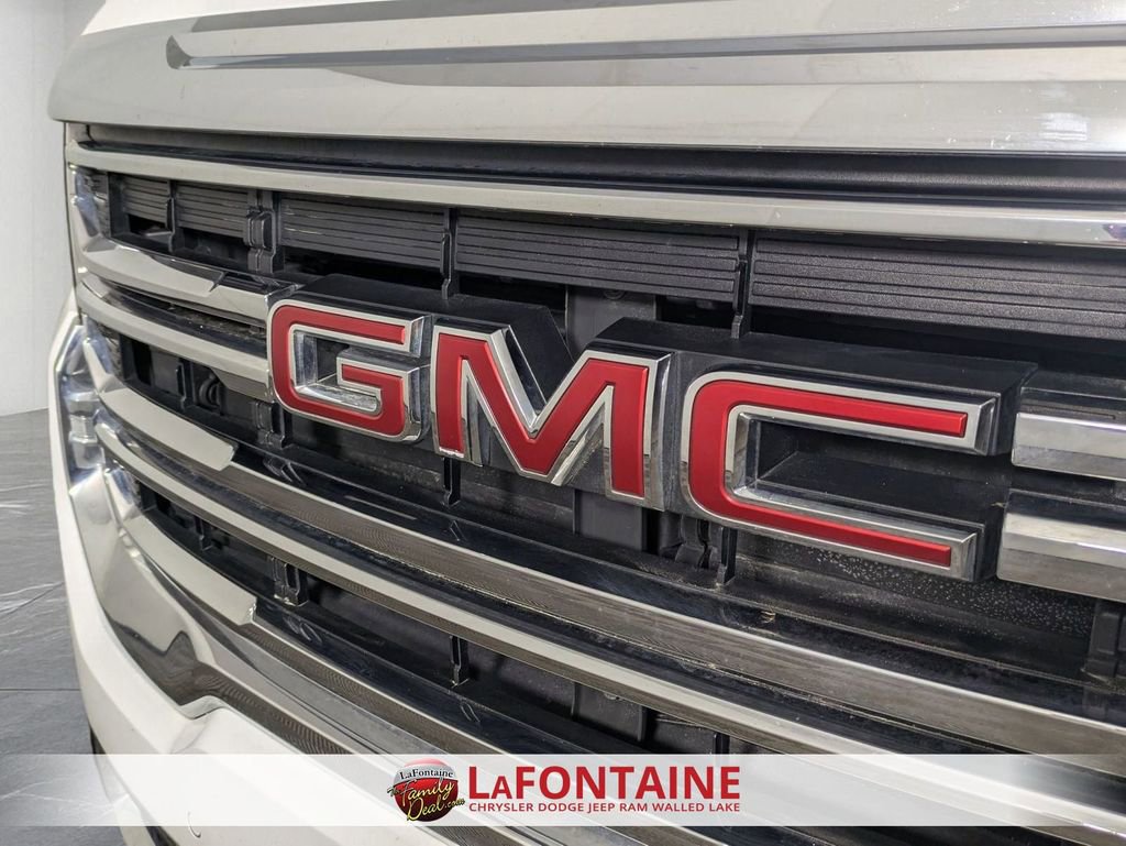 Used 2023 GMC Acadia SLE w/ Driver Convenience Package image 9