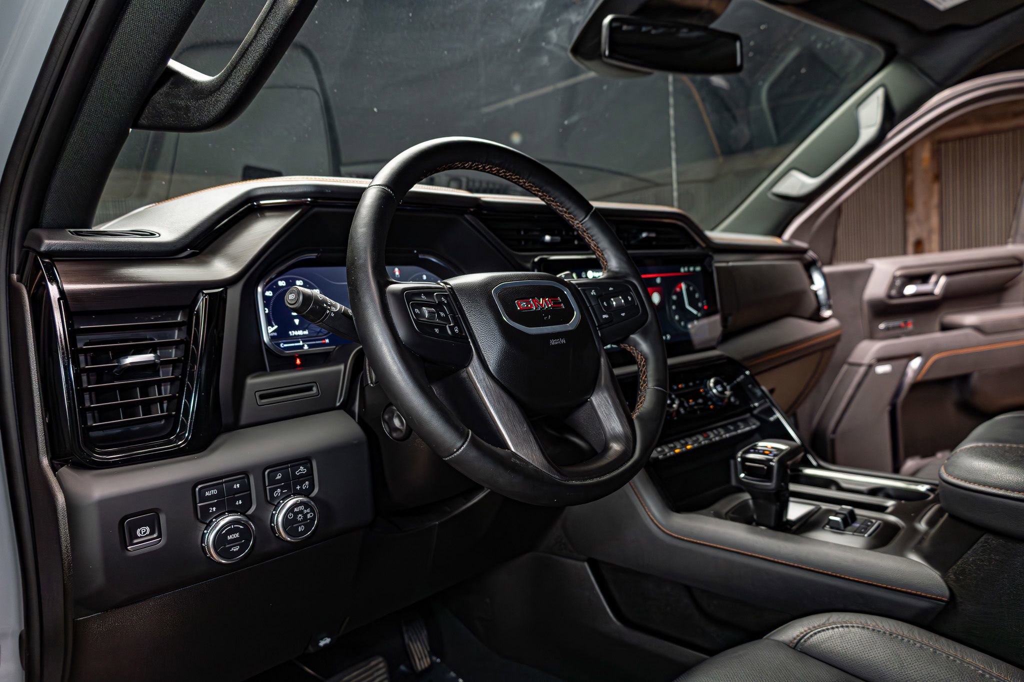 Used 2025 GMC Sierra 1500 AT4 w/ AT4 Premium Package AWD/4WD image 14