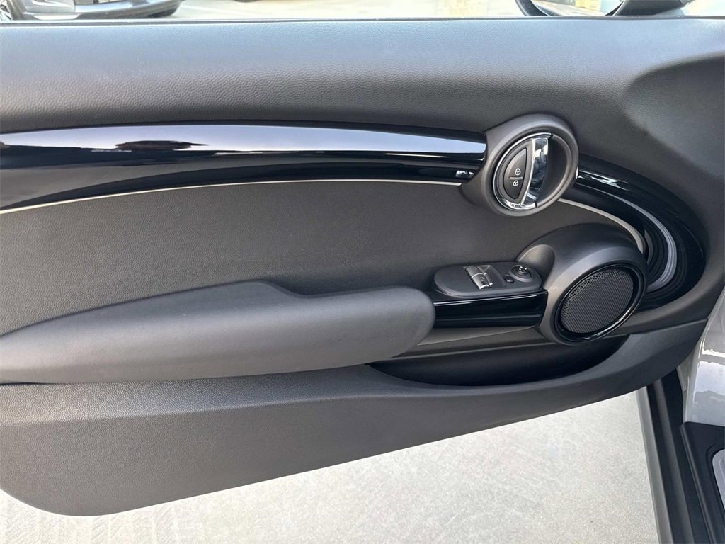 Used 2022 MINI Cooper SE image 9