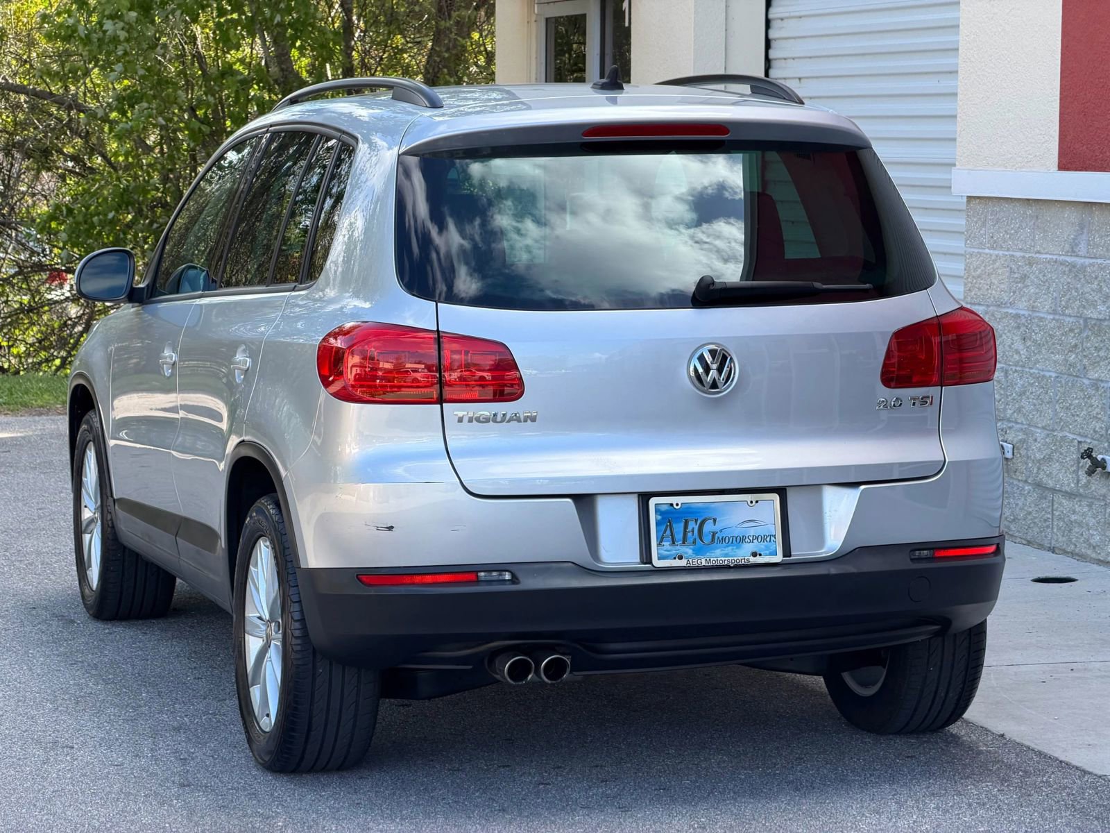 Used 2015 Volkswagen Tiguan SE image 11