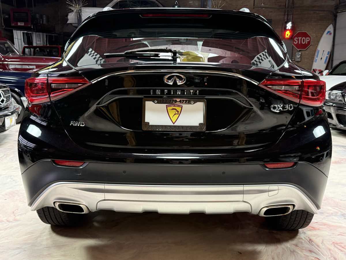 Used 2018 INFINITI QX30 Premium w/ Navigation Package AWD/4WD image 6