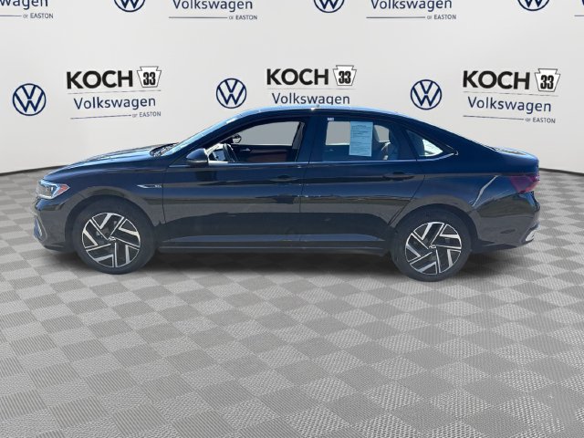 Used 2023 Volkswagen Jetta SEL FWD image 4
