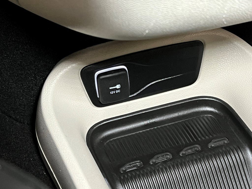 Used 2023 Chrysler Pacifica Touring-L image 48