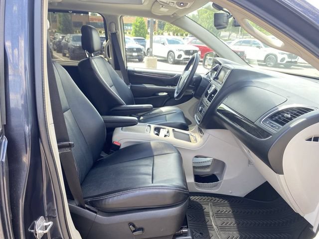 Used 2014 Chrysler Town & Country Touring-L w/ Driver Convenience Group FWD image 28