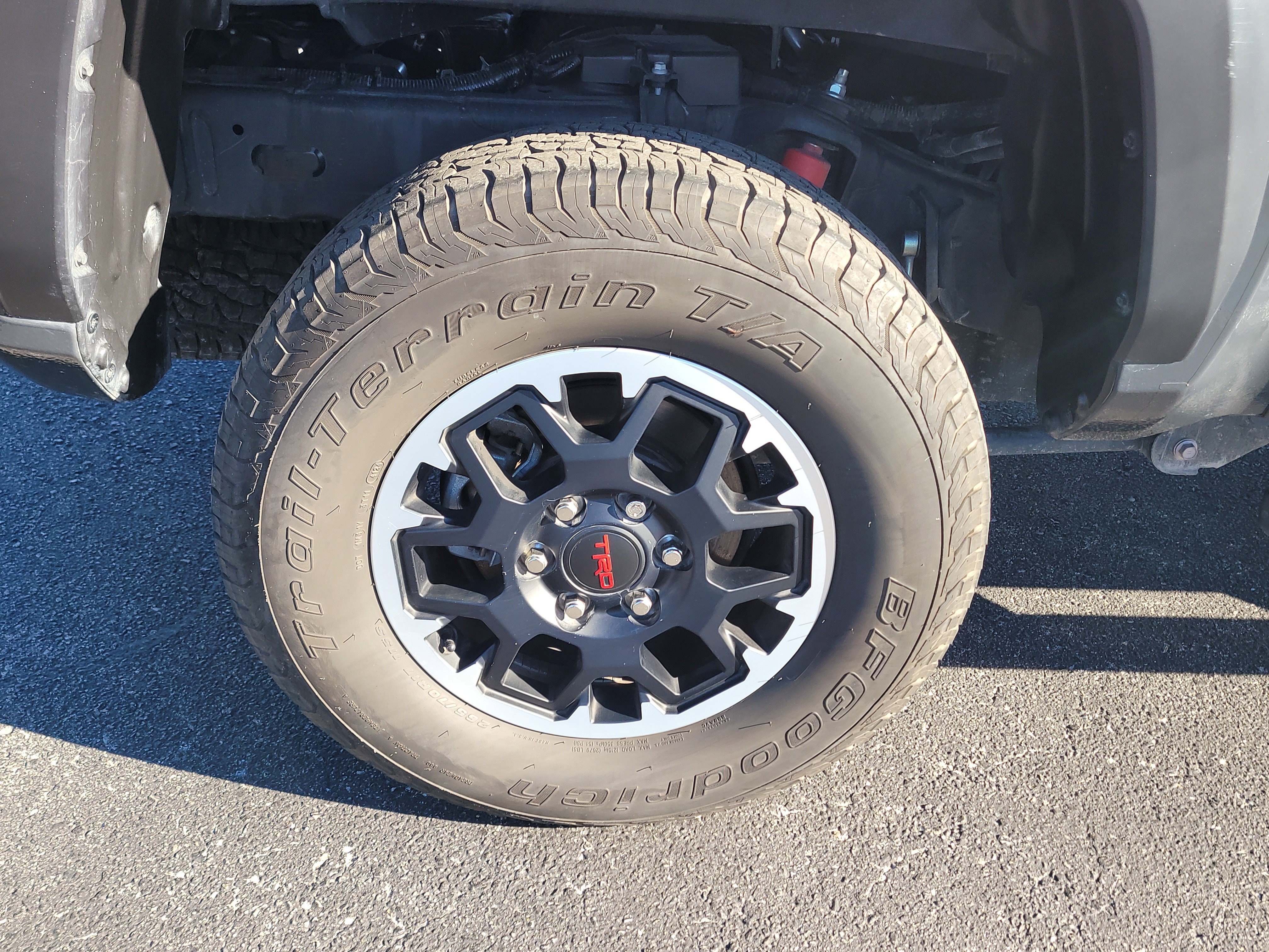 Certified 2025 Toyota Tacoma TRD Off-Road image 8