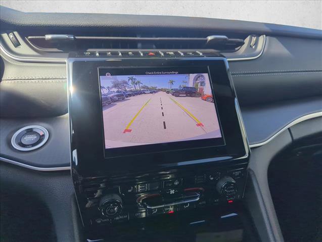 New 2025 Jeep Grand Cherokee Altitude image 10