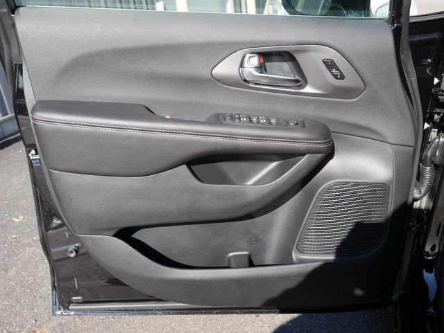 New 2026 Chrysler Pacifica Select AWD/4WD image 11