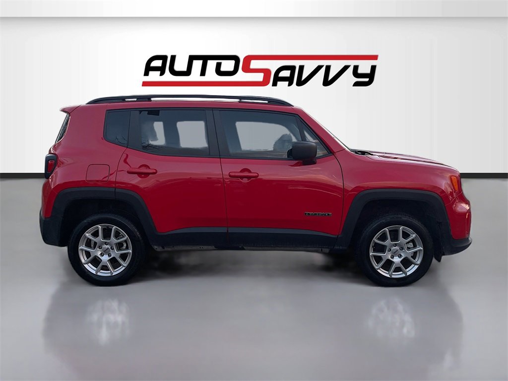 Used 2023 Jeep Renegade Latitude w/ Premium Group image 8
