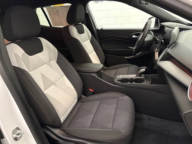 Used 2024 Chevrolet Trax RS w/ Driver Confidence Package FWD image 28