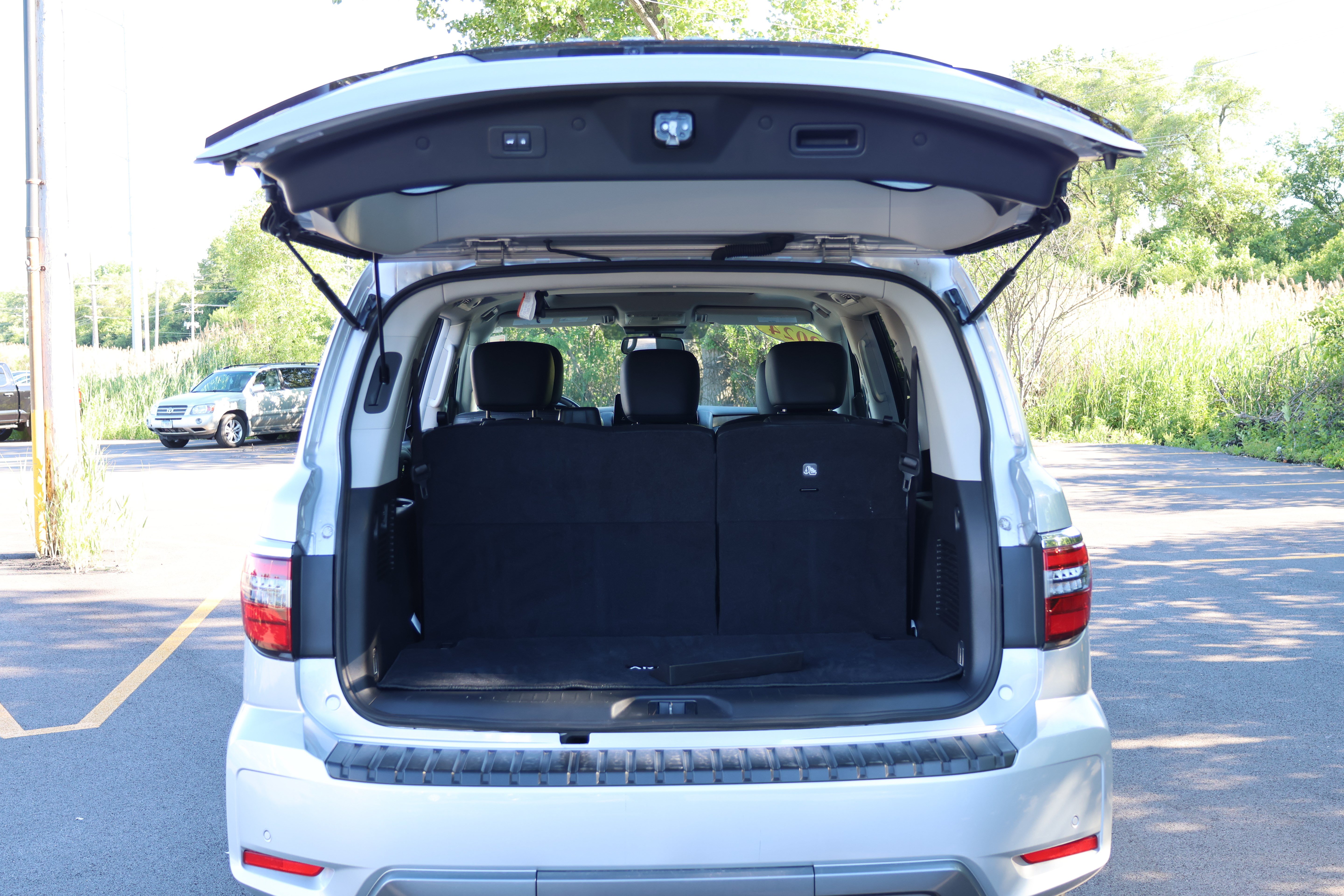 Used 2024 Nissan Armada SL AWD/4WD image 5