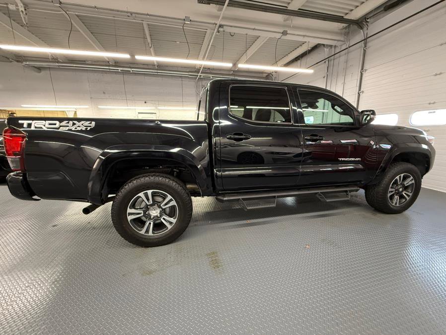 Used 2018 Toyota Tacoma TRD Sport image 7