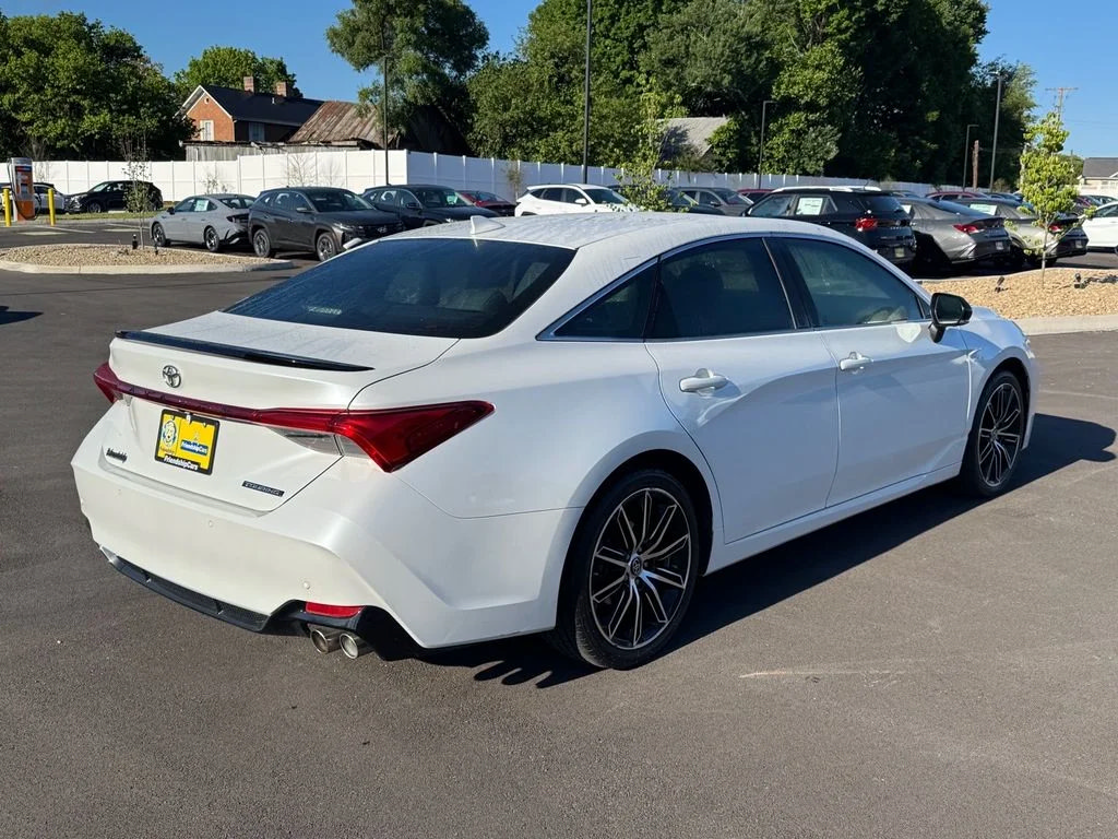 Used 2019 Toyota Avalon Touring w/ Advanced Safety Package FWD image 3