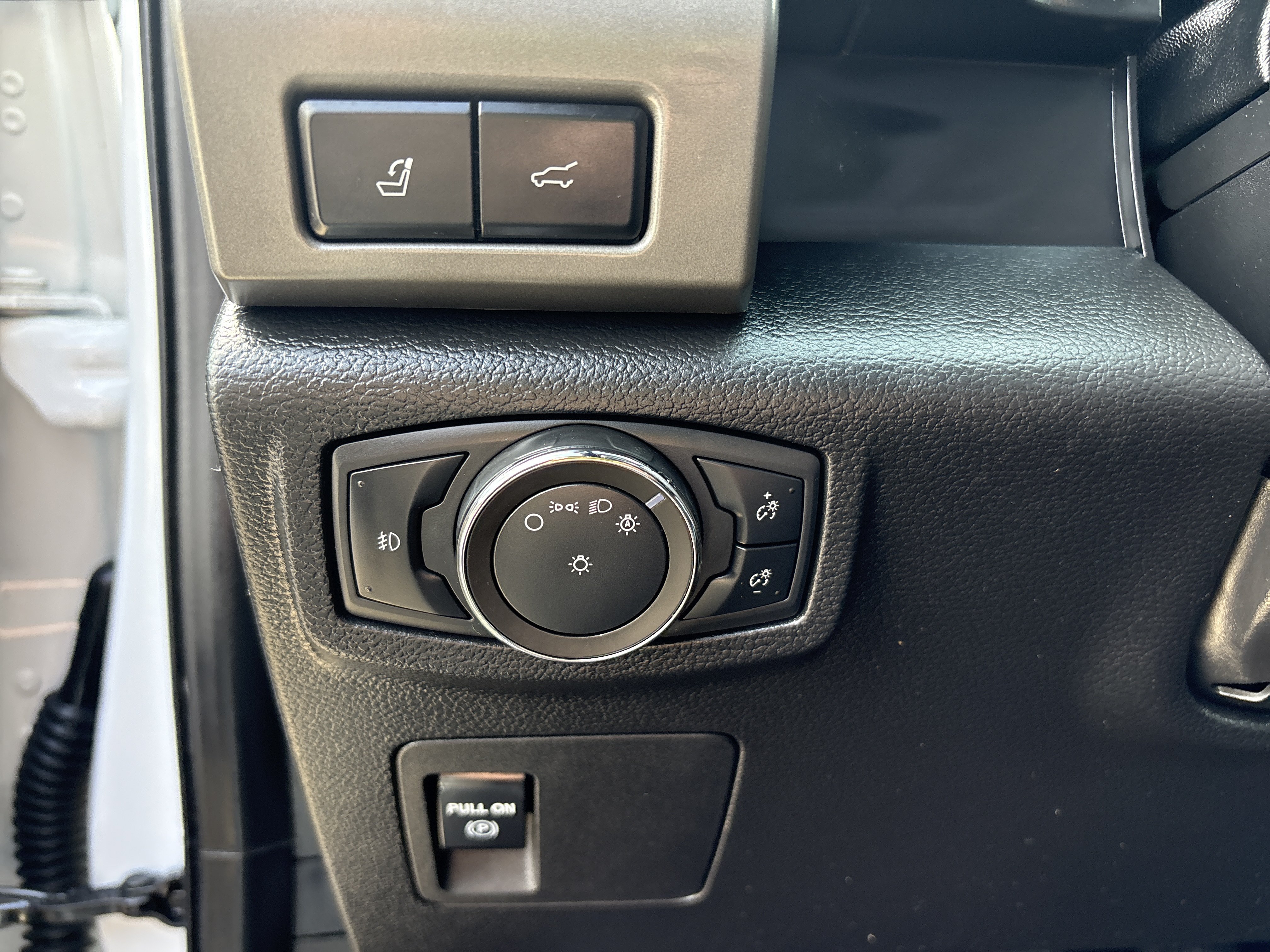 Used 2020 Ford Expedition XLT w/ Equipment Group 202A AWD/4WD image 17