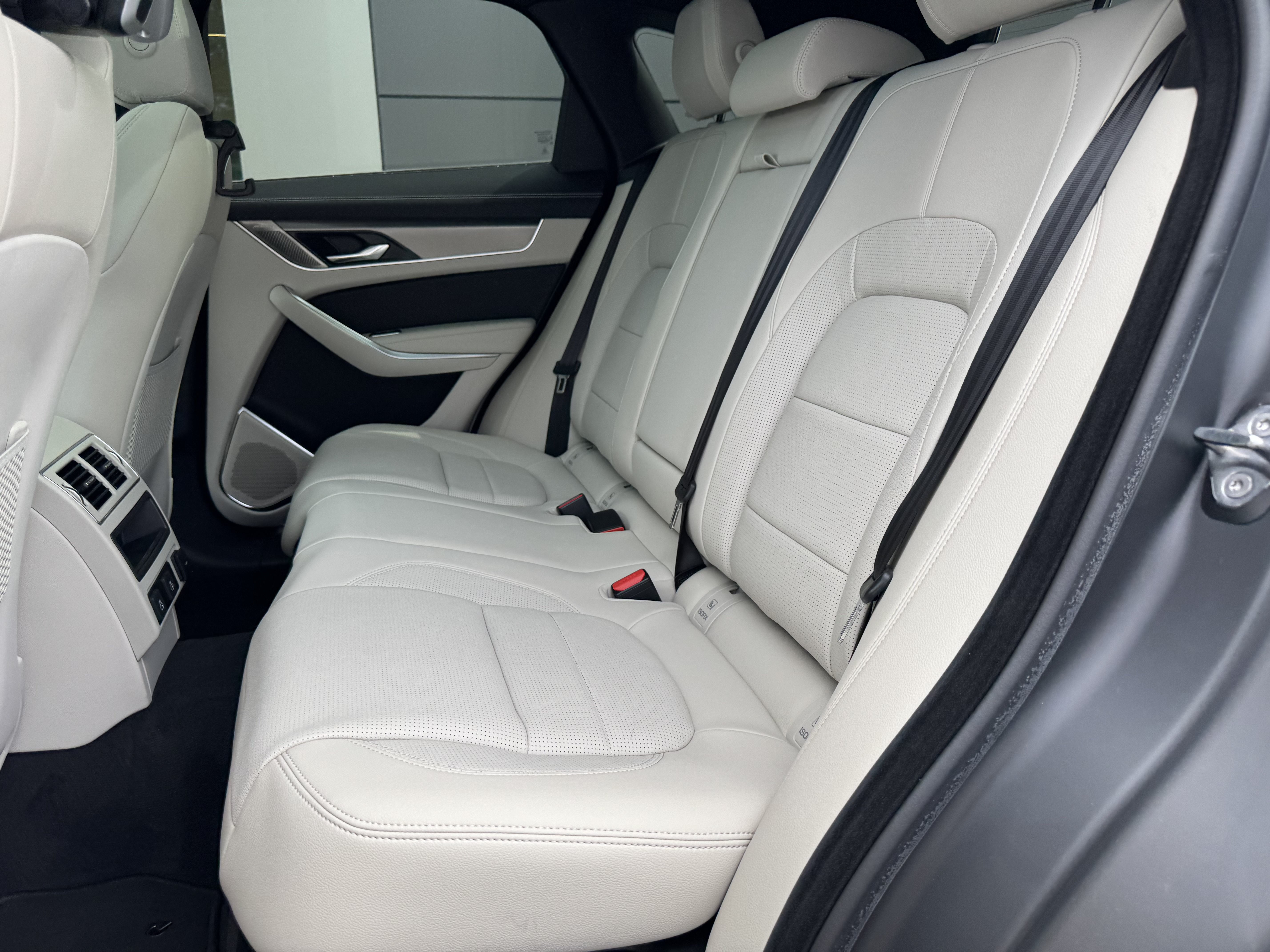 Used 2026 Jaguar F-PACE R-Dynamic S AWD/4WD image 30