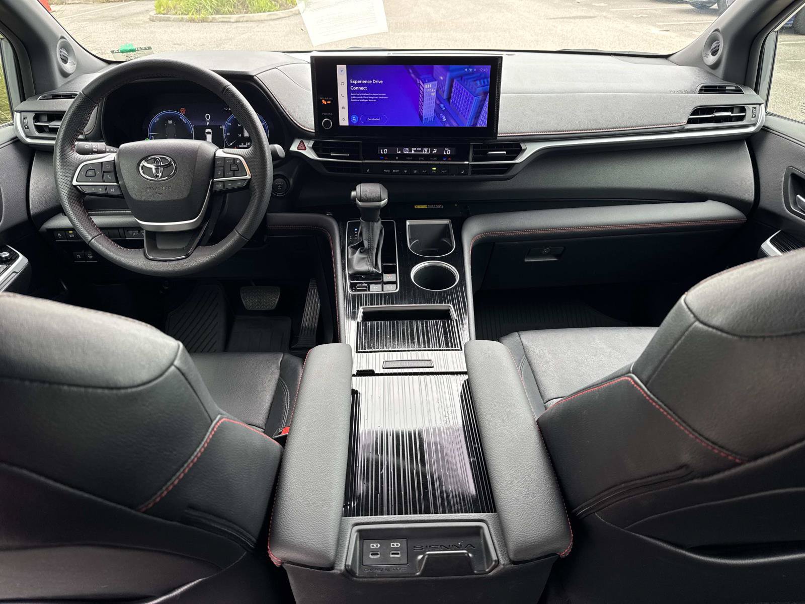 Used 2025 Toyota Sienna XSE w/ XSE Plus Package FWD image 16