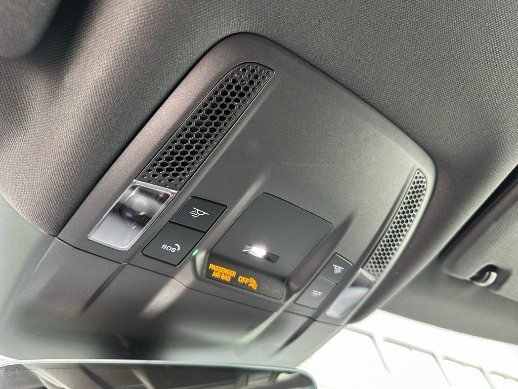 Used 2025 Porsche Taycan 4 Cross Turismo image 32