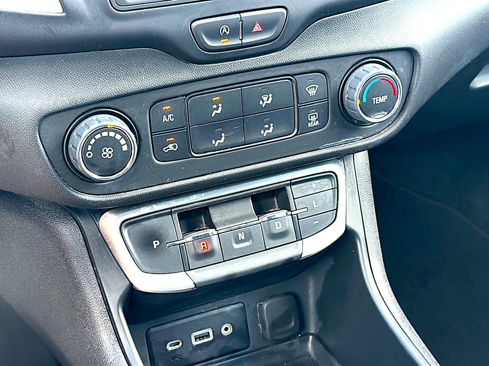 Used 2024 GMC Terrain SLE FWD image 33