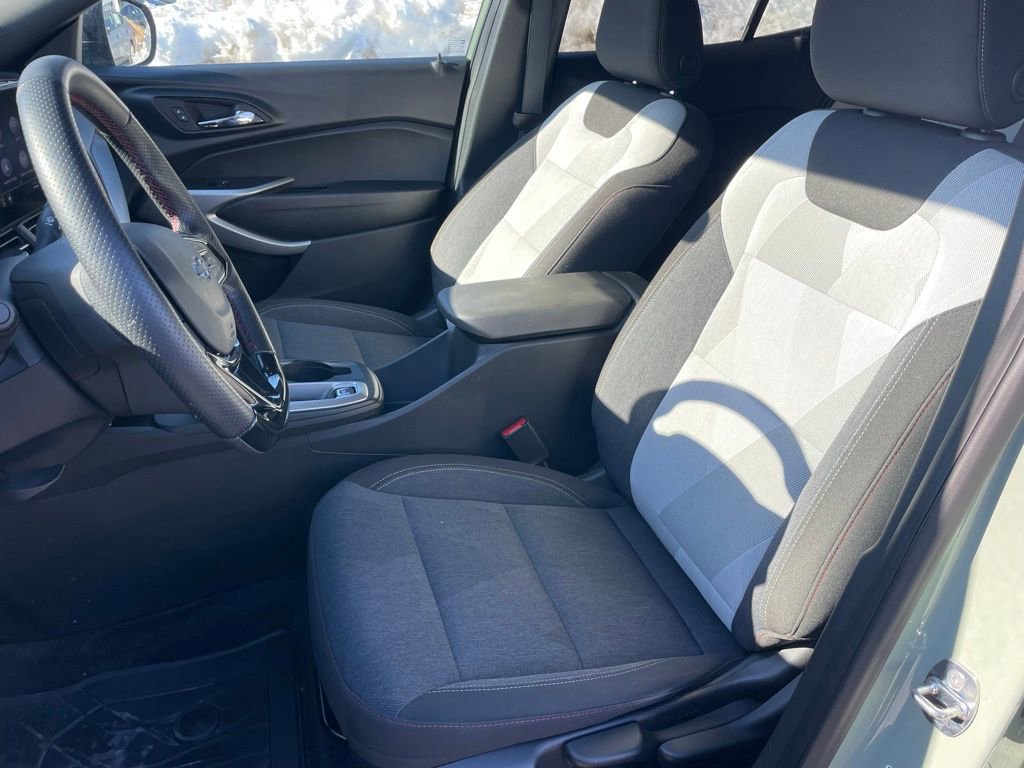 Used 2025 Chevrolet Trax RS w/ Driver Confidence Package image 6