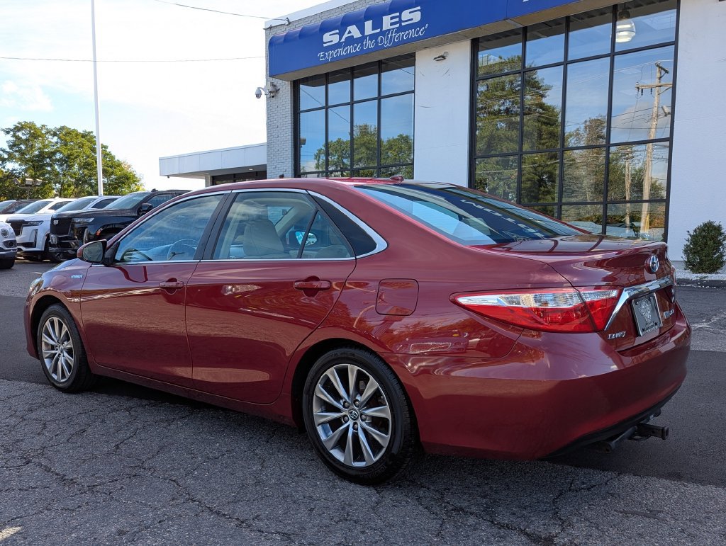 Used 2017 Toyota Camry XLE w/ Moonroof Package FWD image 11