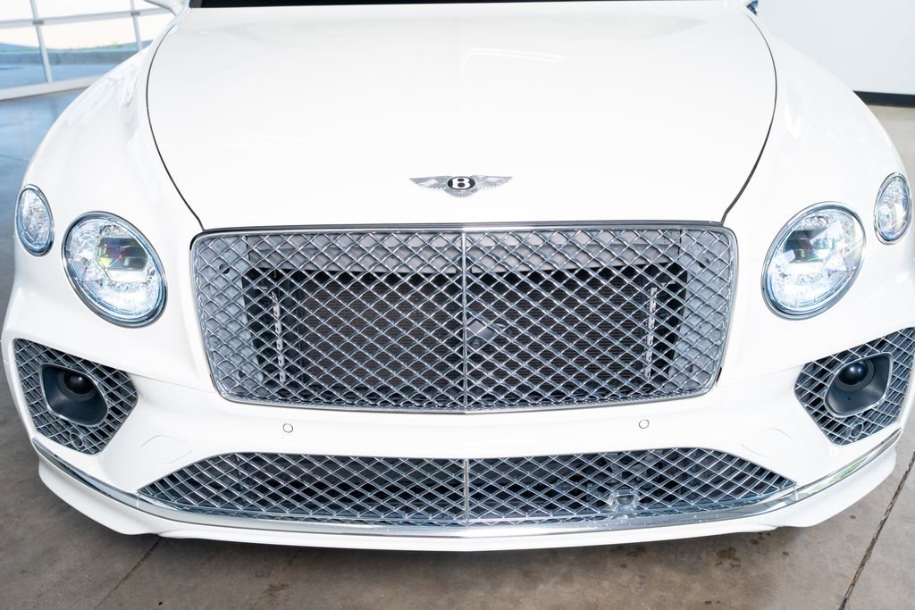 Used 2021 Bentley Bentayga Plug-In Hybrid image 15