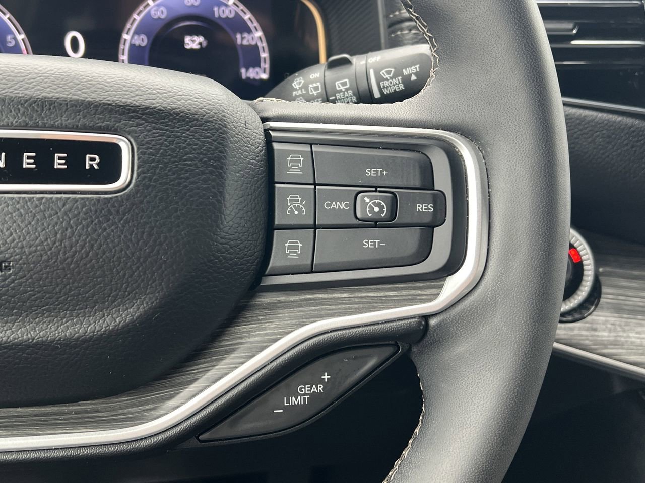 Used 2024 Jeep Wagoneer L Series II w/ Flexible Seating Group image 13