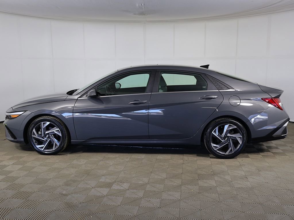 Certified 2024 Hyundai Elantra Limited FWD image 15