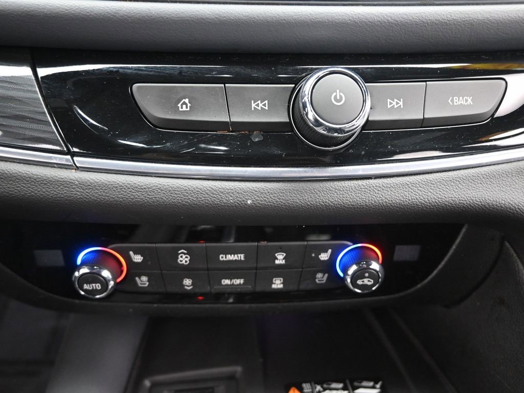 Used 2024 Buick Enclave Premium image 39