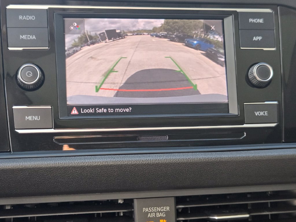 Certified 2024 Volkswagen Jetta SE w/ Panoramic Sunroof Package FWD image 22