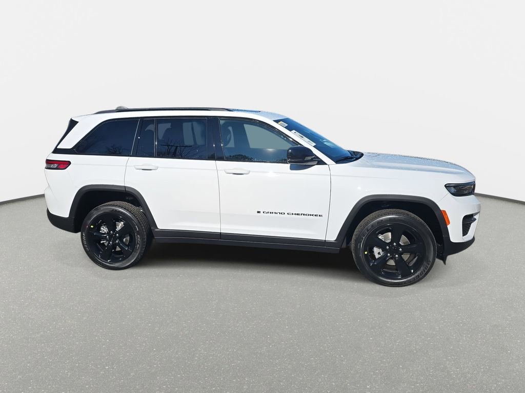 New 2025 Jeep Grand Cherokee Altitude image 4