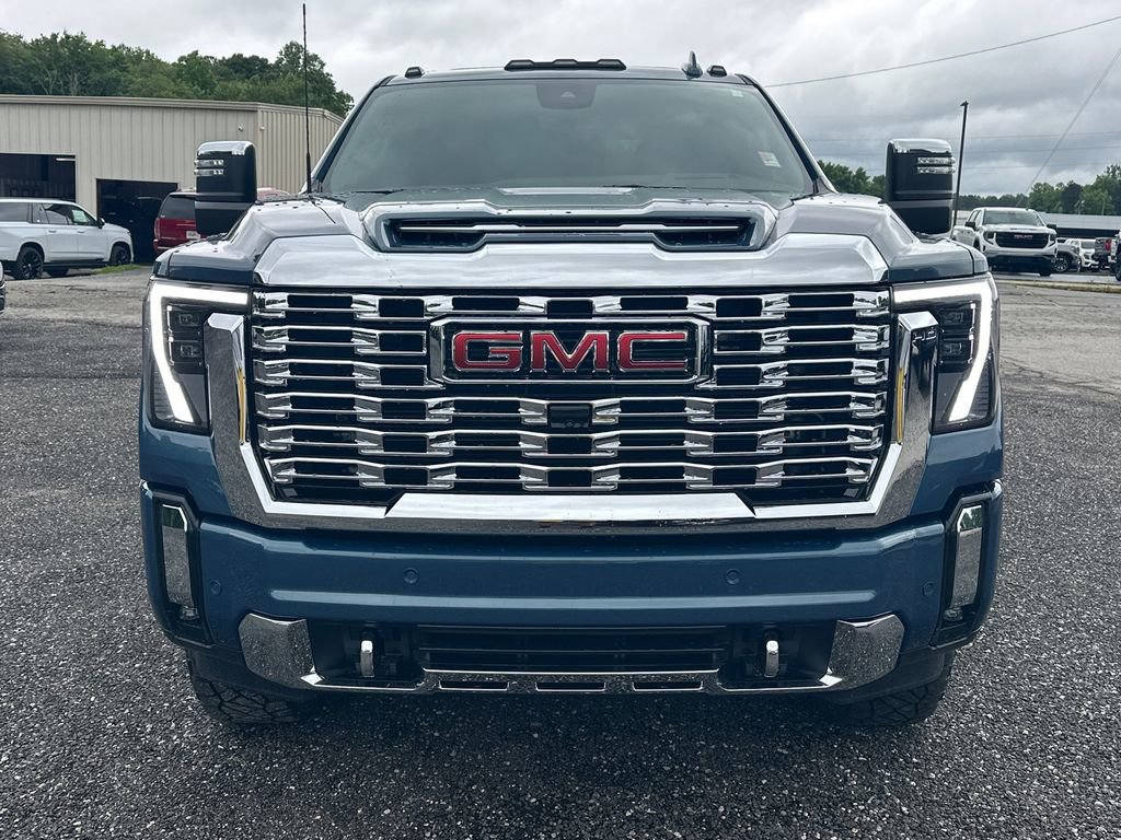 Used 2025 GMC Sierra 3500 Denali w/ Denali Reserve Package AWD/4WD image 3