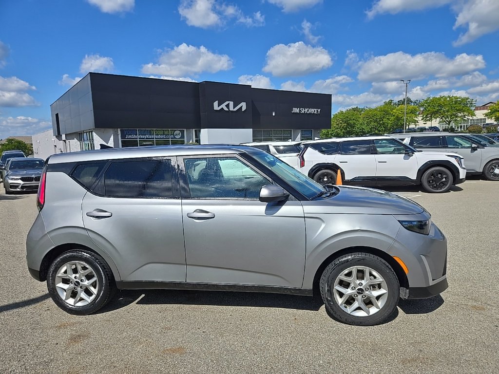 Certified 2024 Kia Soul LX w/ Option Group 015 FWD image 2