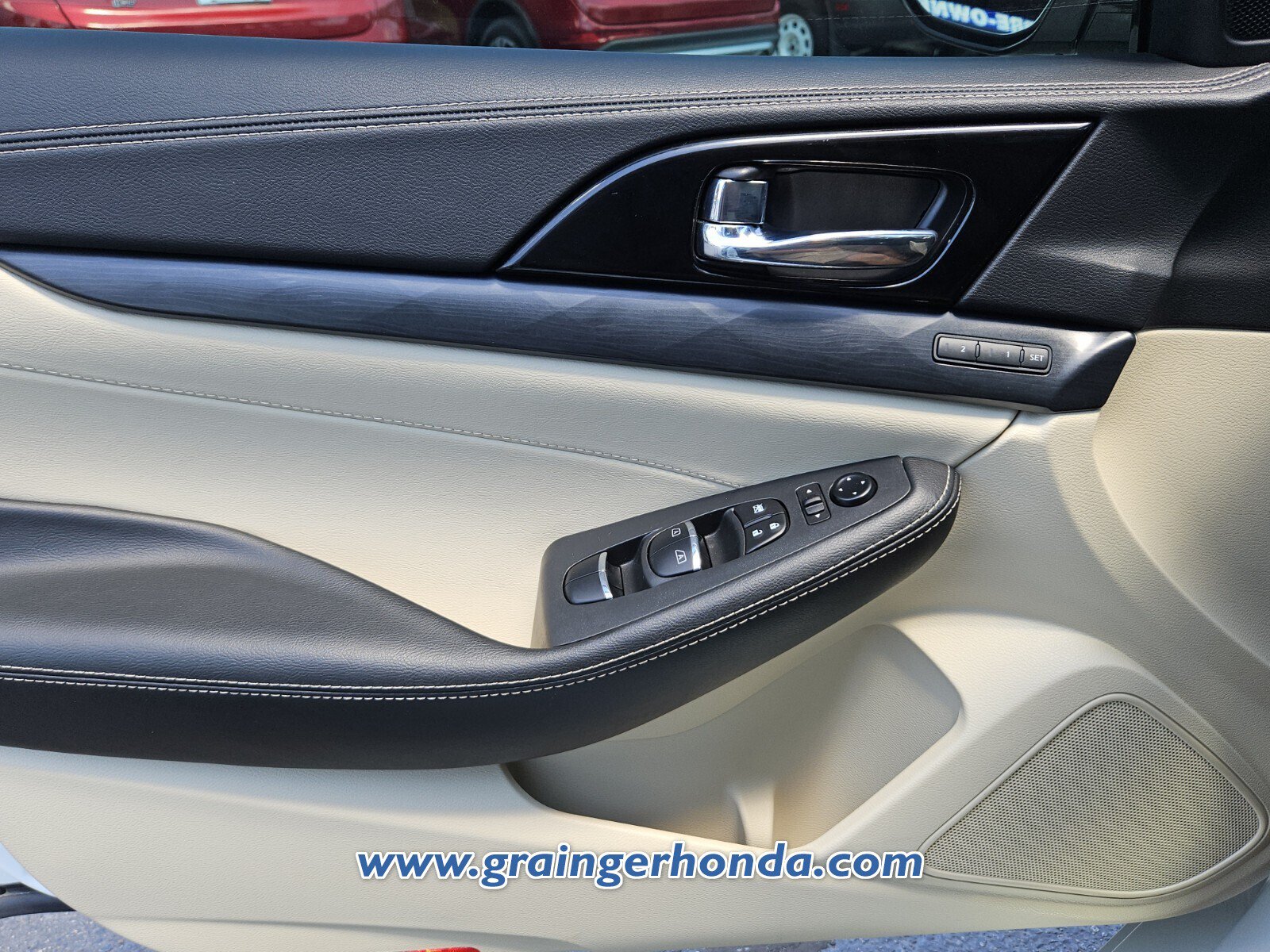 Used 2023 Nissan Maxima Platinum w/ Sport Mat Group FWD image 23