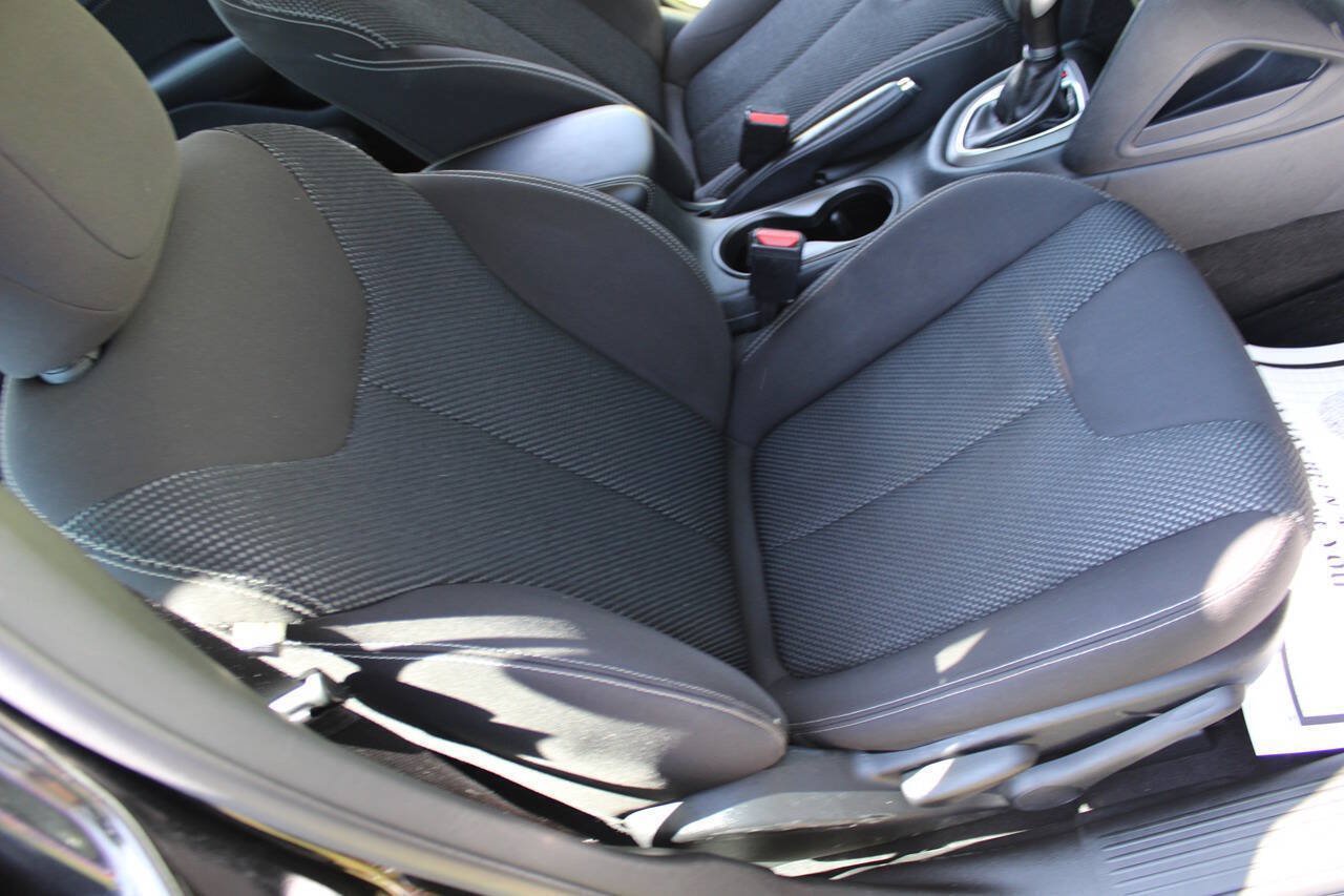 Used 2015 Dodge Dart SXT FWD image 40