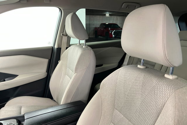 Used 2025 Nissan Rogue SV image 16